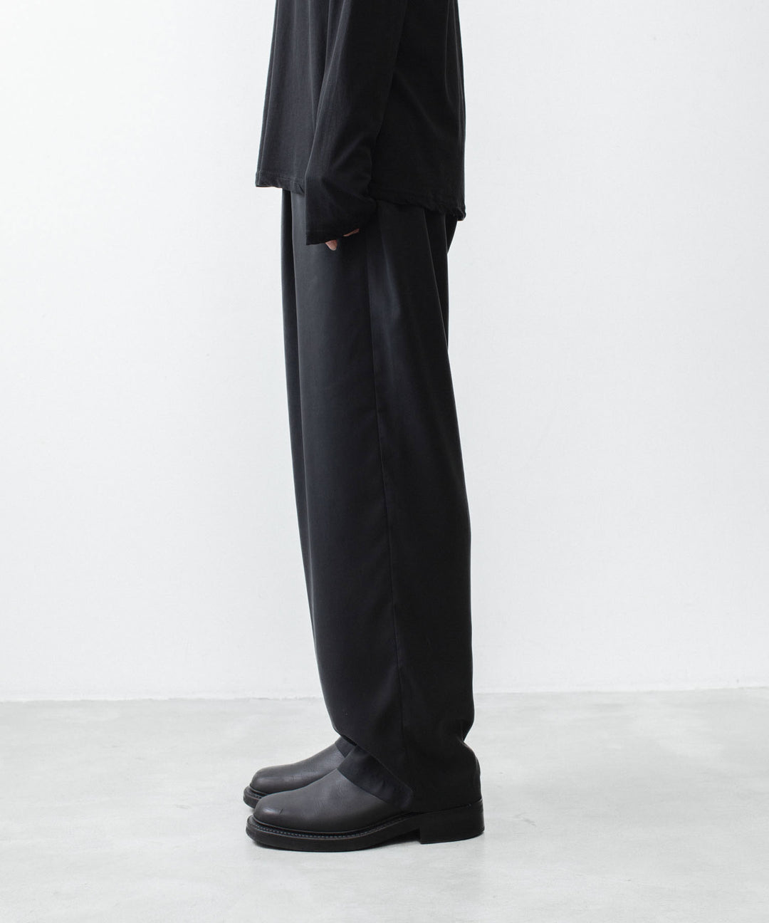 ATTACHMENT アタッチメントのCU/PE FIBRIL SATIN EASY TROUSERS - BLACKの公式通販サイトsession福岡セレクトショップ