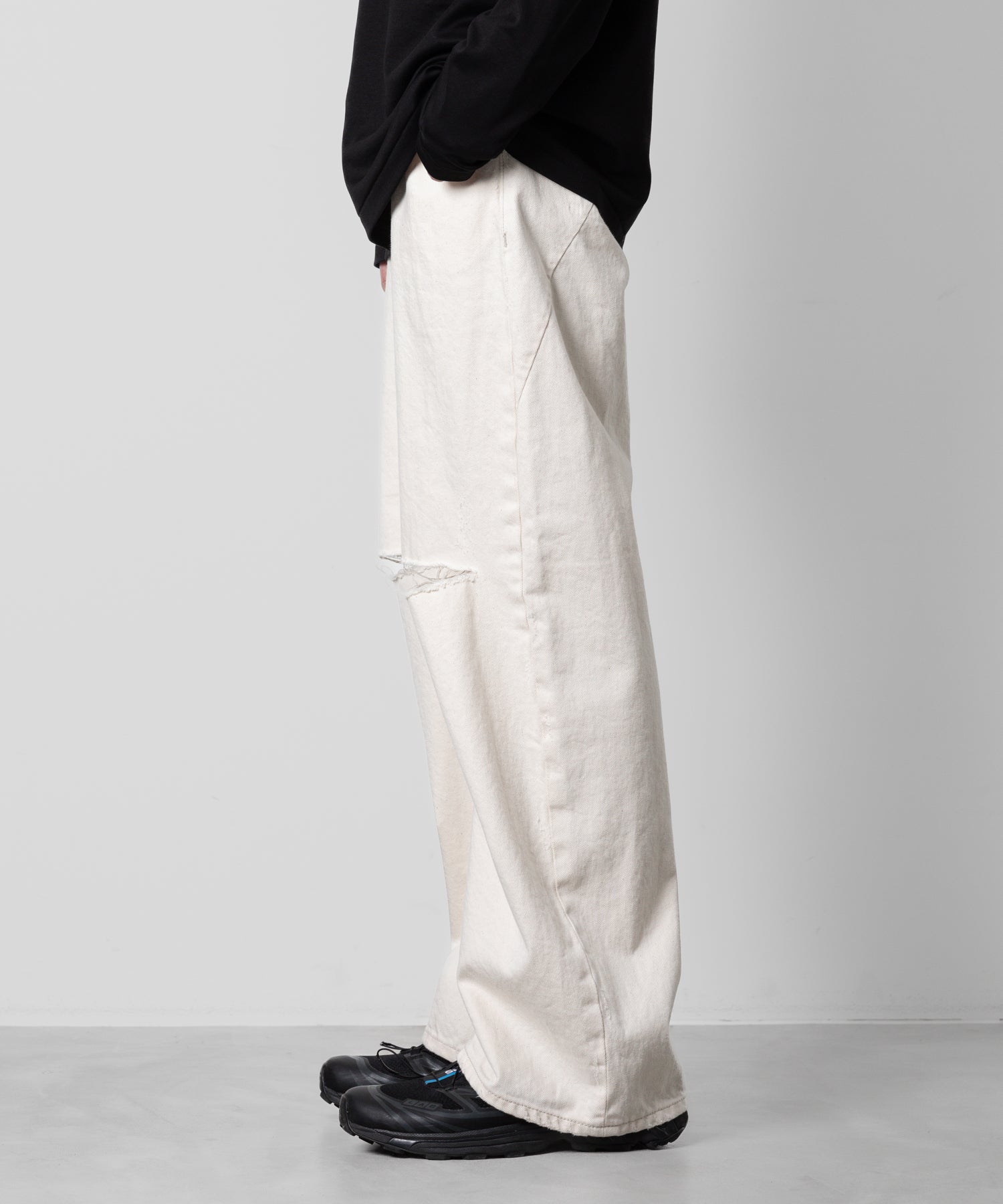 【ATTACHMENT】ATTACHMENT アタッチメントの11oz DENIM WIDE CURVE JEANS - OFF WHITE 公式通販サイトsession福岡セレクトショップ