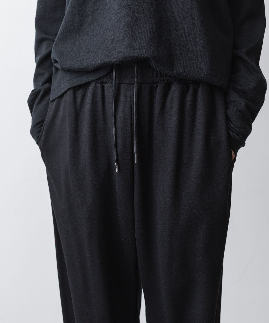 ATTACHMENT アタッチメントの1/60 WOOL SMOOTH SLIM FIT LOUNGE TROUSERS - BLACKの公式通販サイトsession福岡セレクトショップ