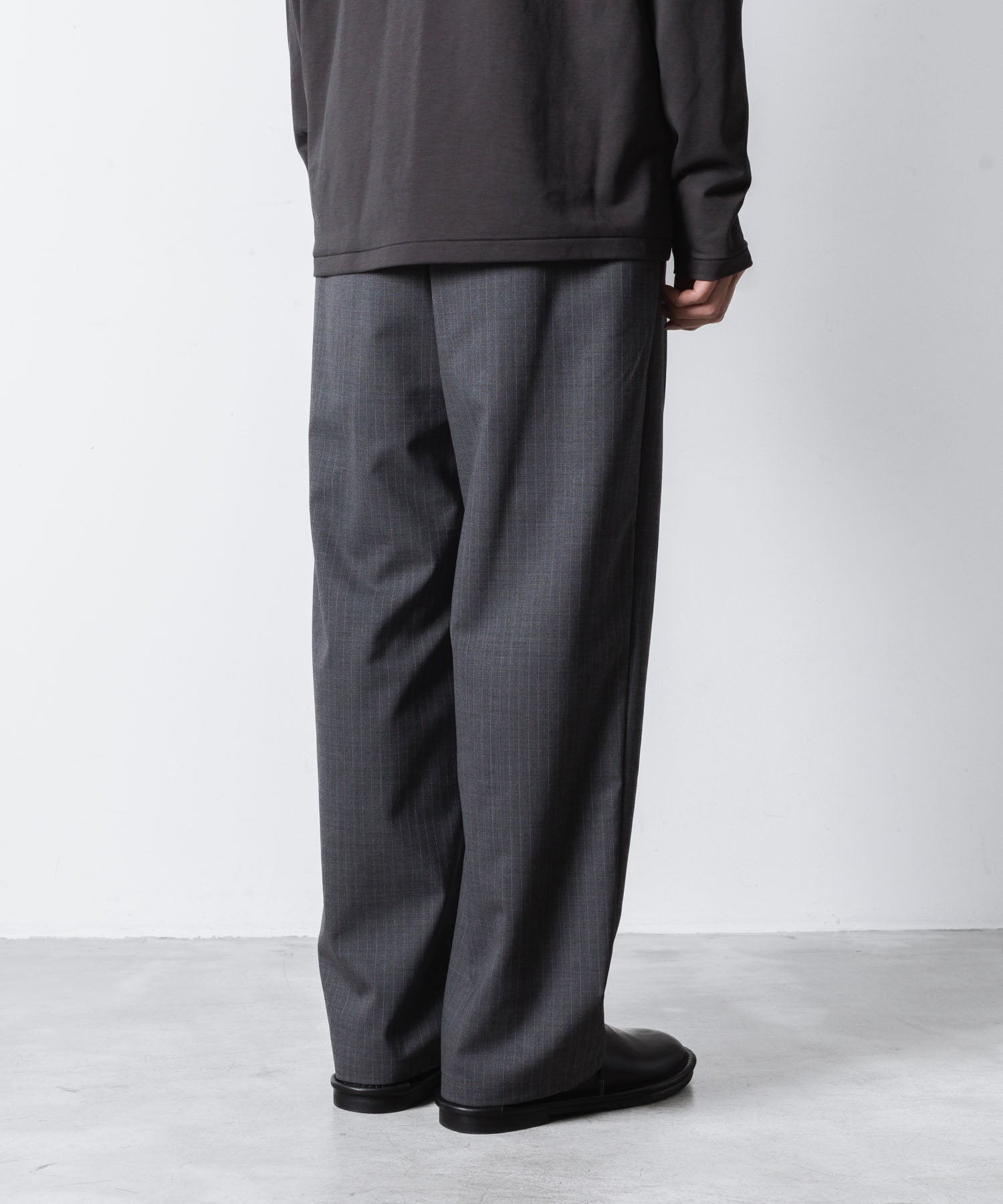 ATTACHMENT アタッチメントのT/W/SI STRETCH GABARDINE 1TUCK EASY TROUSERS - S.GRAYの公式通販サイトsession福岡セレクトショップ