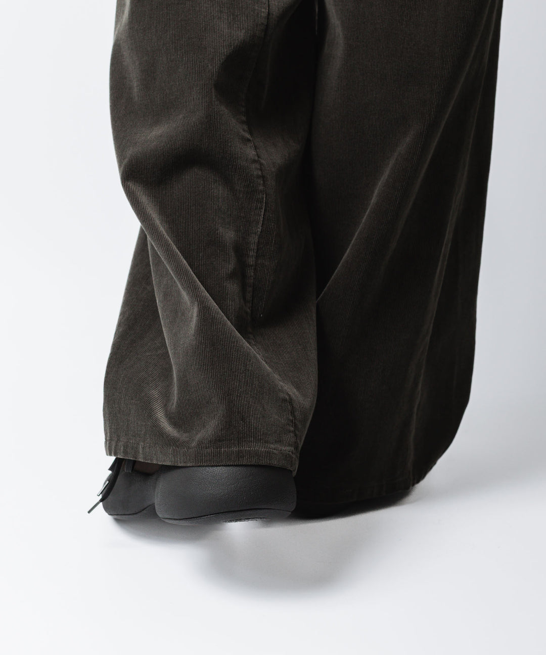 VEIN ヴェインのCOW LEATHER NUBUCK OVAL SOLE  TRAINER - BROWNの公式通販サイトsession福岡セレクトショップ
