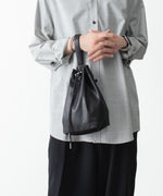 画像をギャラリービューアに読み込む, 【 ATTACHMENT / EXCLUSIVE ITEM 】SYNTHETIC LEATHER SMALL BUCKET BAG - BLACK
