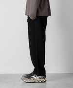 画像をギャラリービューアに読み込む, ATTACHMENT アタッチメントのPE STRETCH DOUBLE CLOTH BELTED TAPERED FIT TROUSERS - BLACK 公式通販サイトsession福岡セレクトショップ
