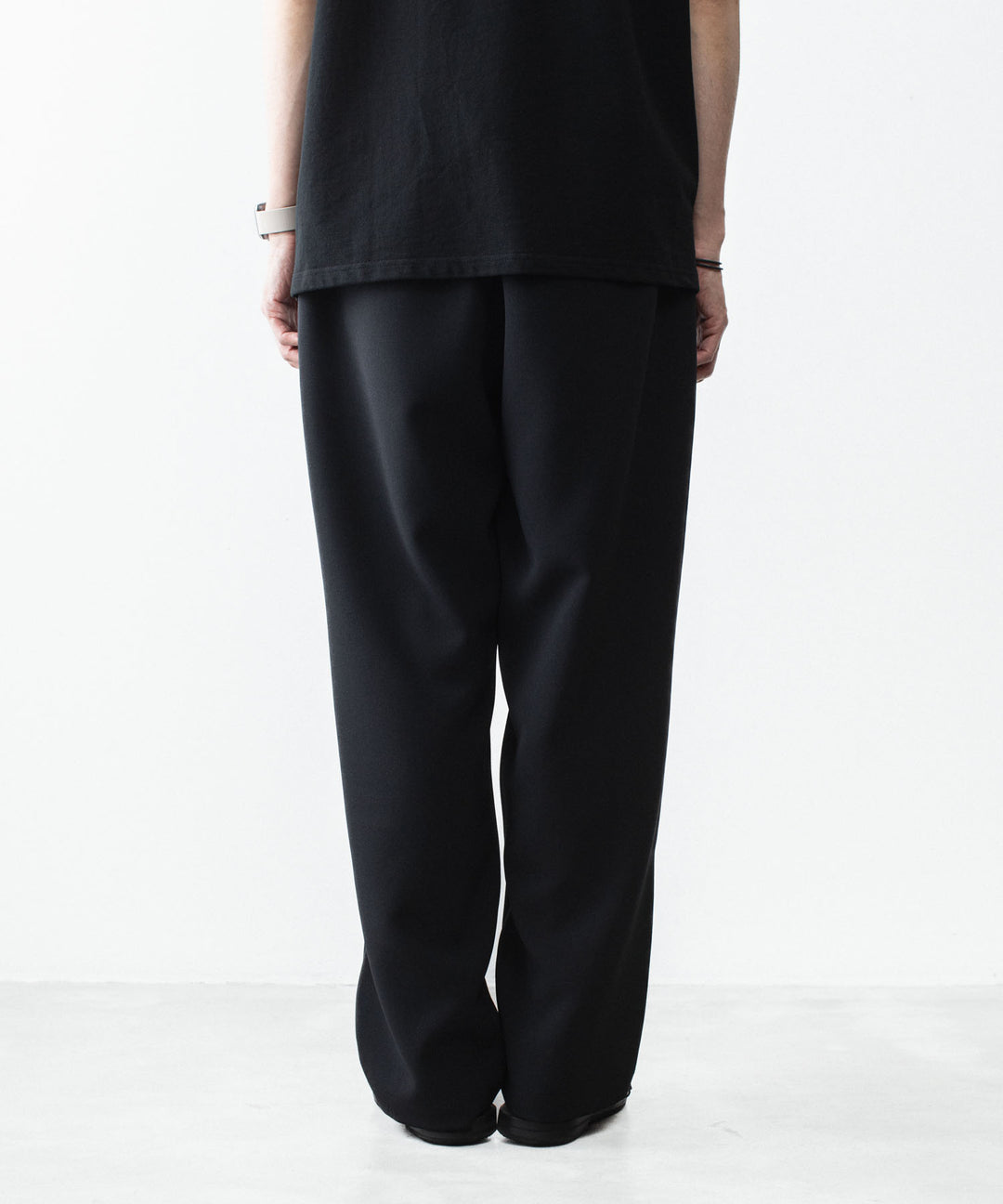 ATTACHMENT アタッチメントのPE STRETCH DOUBLE CLOTH BELTED WIDE TAPERED TROUSERS - BLACKの公式通販サイトsession福岡セレクトショップ
