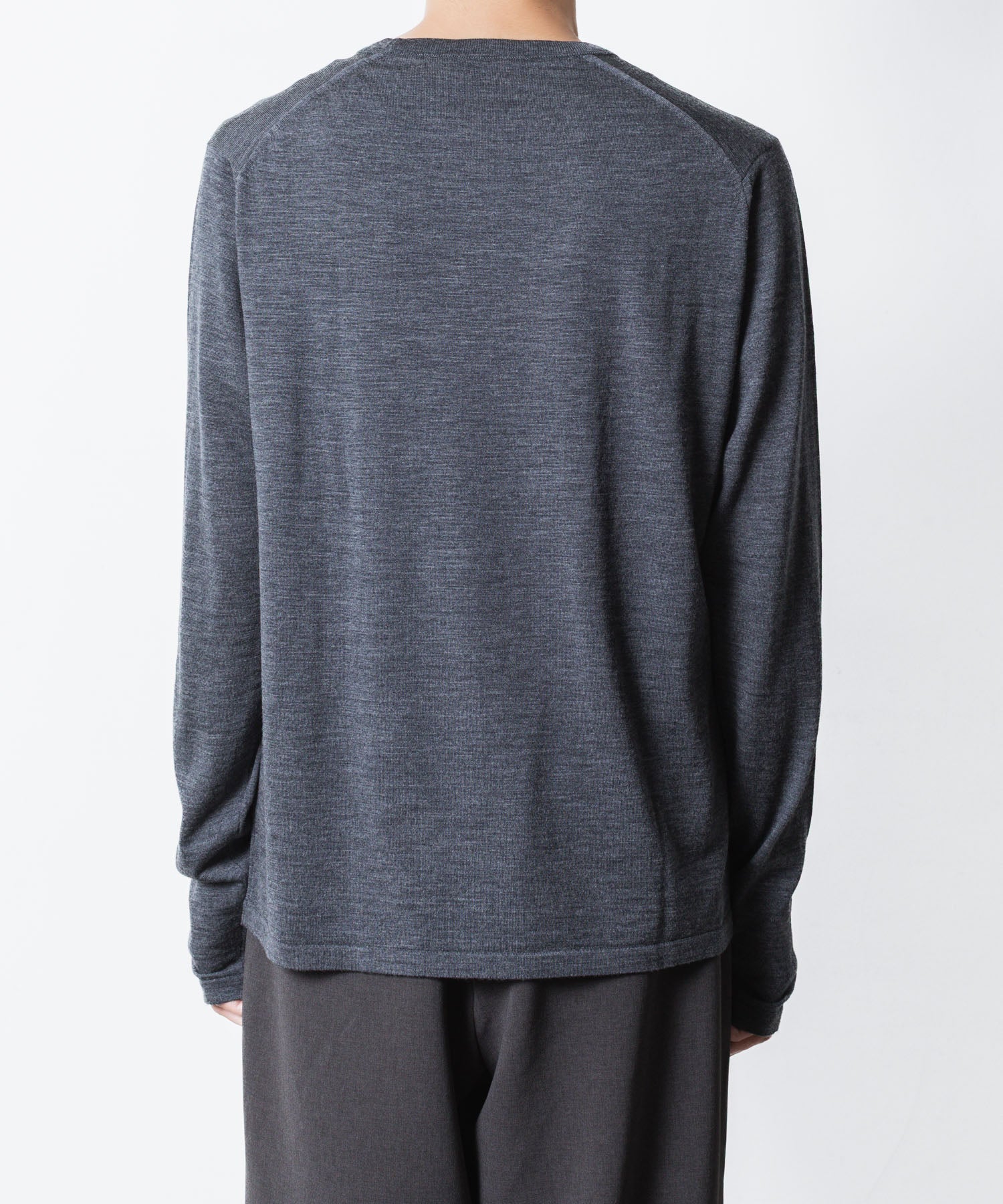 ATTACHMENT アタッチメントの× JOHN SMEDLEY MERINO EXTRAFINE WELTED CREW NECK L/S - D.GRAYの公式通販サイトsession福岡セレクトショップ