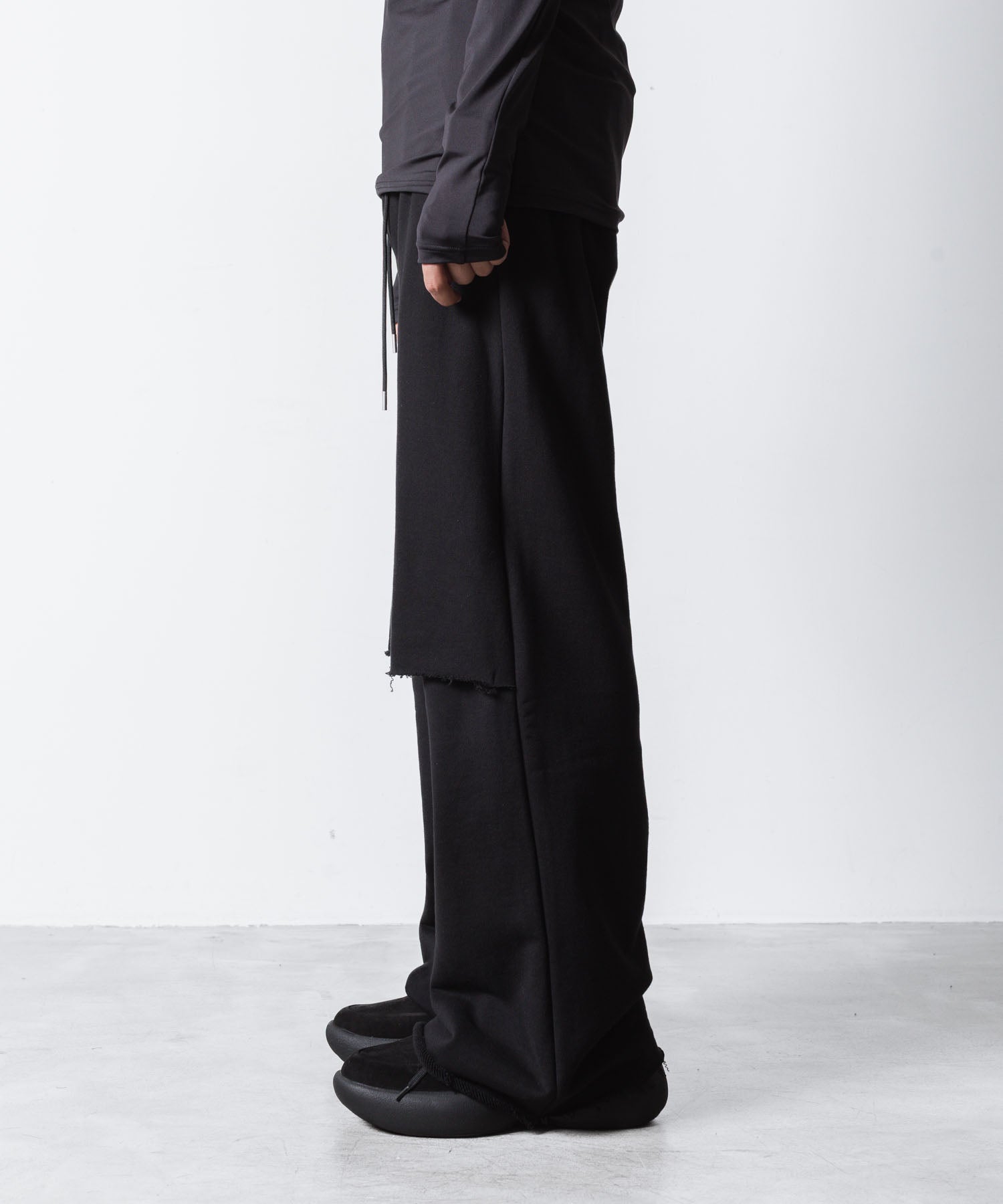 VEIN ヴェインのJUMBERCA TERRY CUT OFF BAGGY TROUSERS - BLACKの公式通販サイトsession福岡セレクトショップ