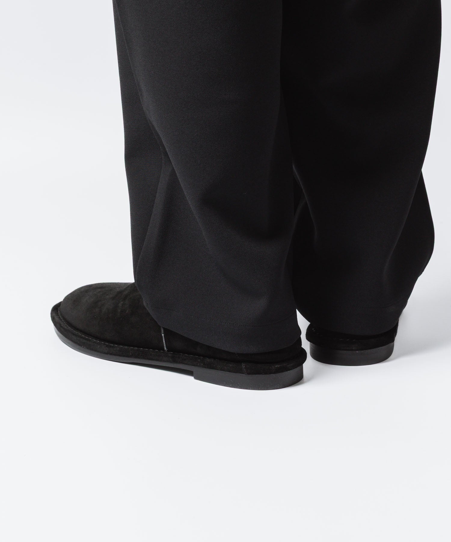 ATTACHMENT アタッチメントのCOW LEATHER SUEDE BABOUCHE - BLACKの公式通販サイトsession福岡セレクトショップ