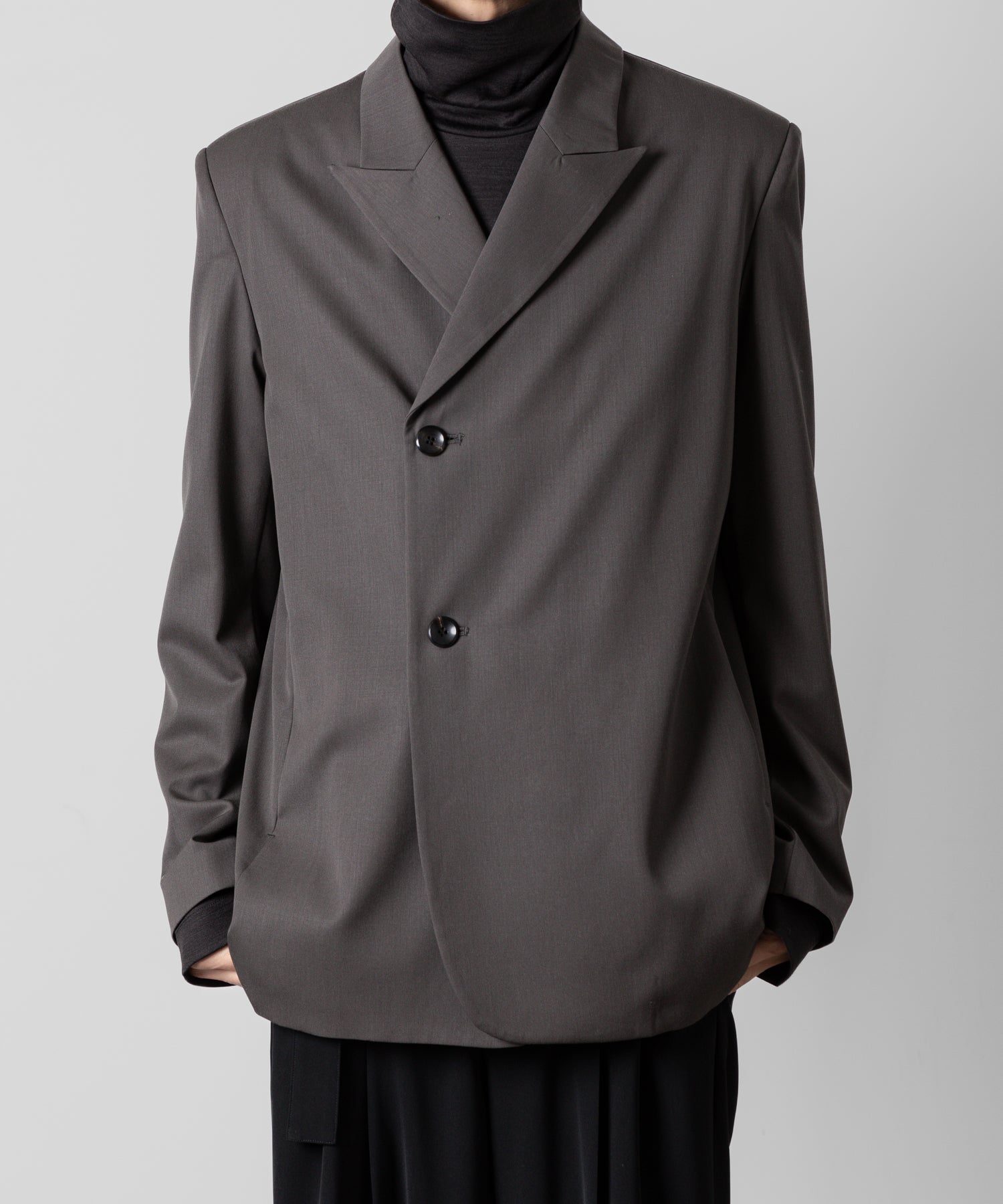 ATTACHMENT アタッチメントのWO GABARDINE PEAK LAPEL JACKET - D.GRAY の公式通販サイトsession福岡セレクトショップ