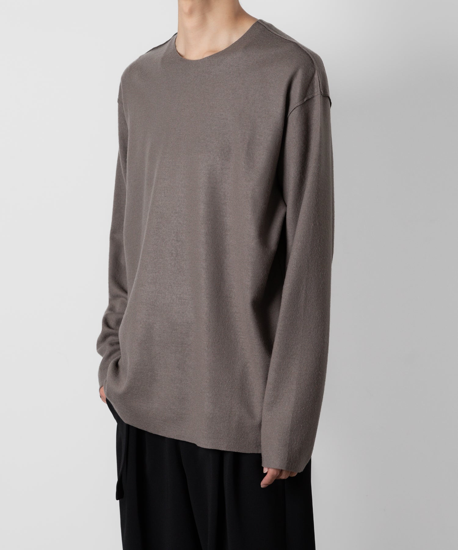 ATTACHMENT アタッチメントの限定TECH WOOL SMOOTH OVERSIZED L/S CUTOFF TEE - KHAKI GRAYの公式通販サイトsession福岡セレクトショップ
