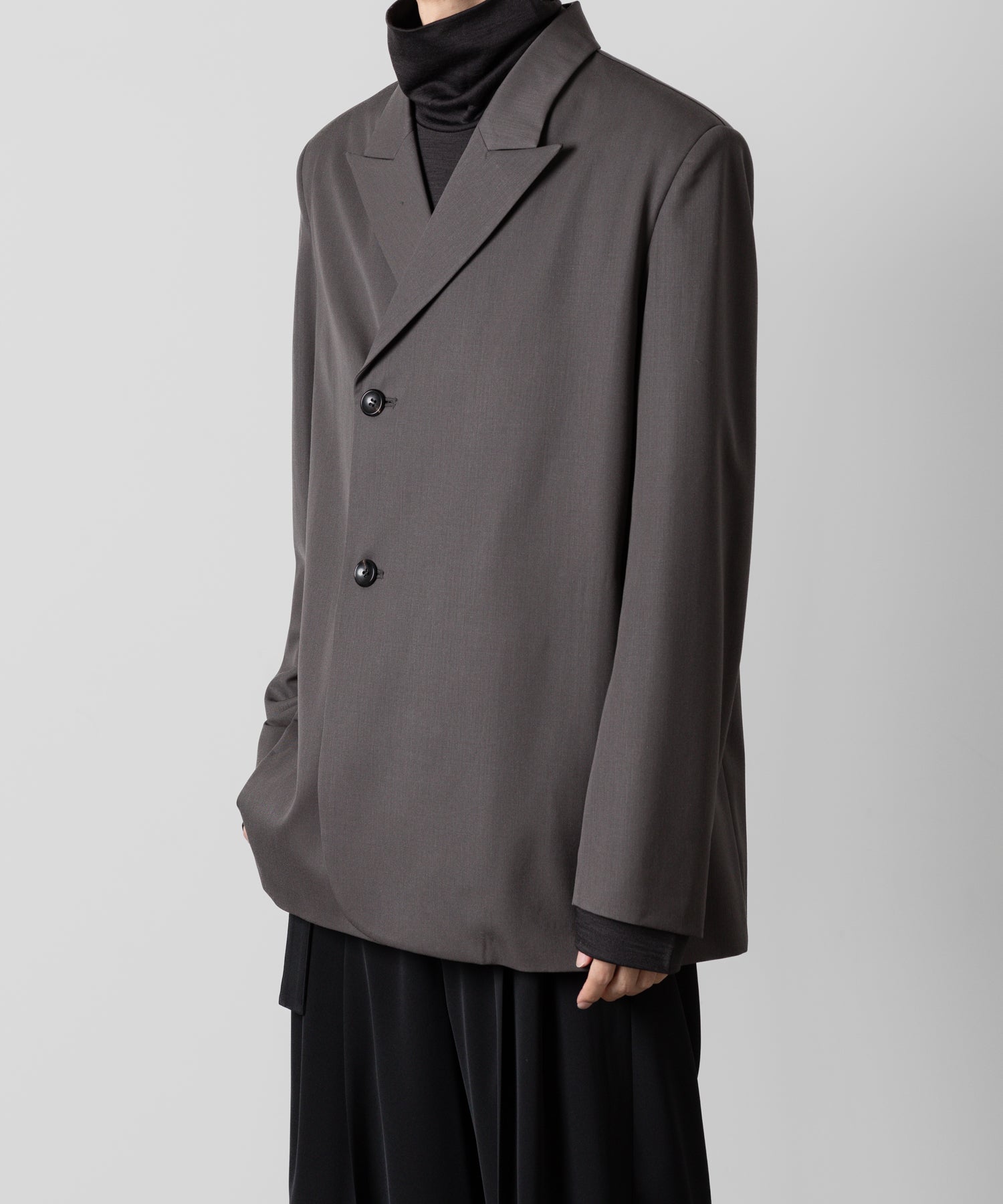 ATTACHMENT アタッチメントのWO GABARDINE PEAK LAPEL JACKET - D.GRAY の公式通販サイトsession福岡セレクトショップ