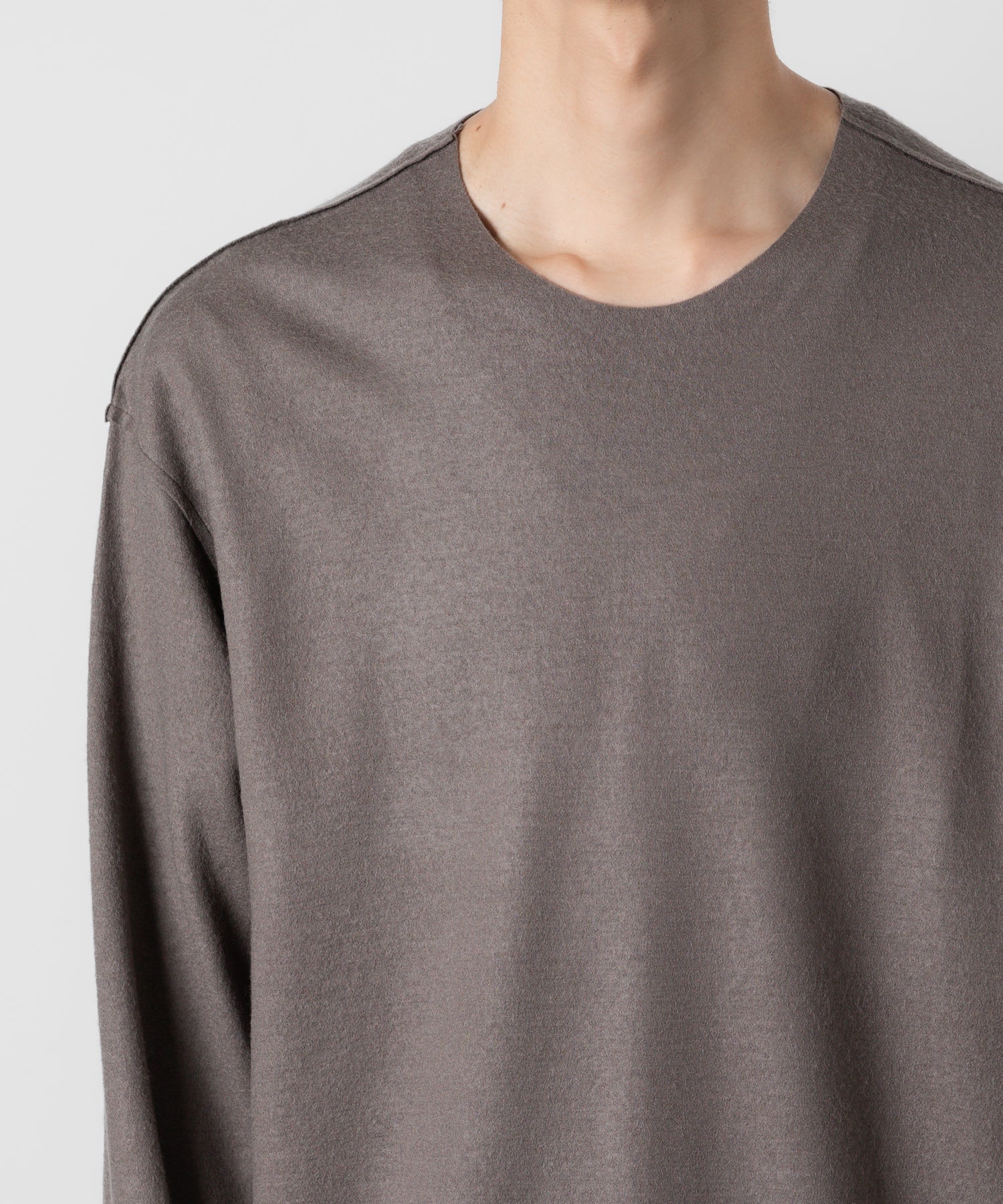 ATTACHMENT アタッチメントの限定TECH WOOL SMOOTH OVERSIZED L/S CUTOFF TEE - KHAKI GRAYの公式通販サイトsession福岡セレクトショップ
