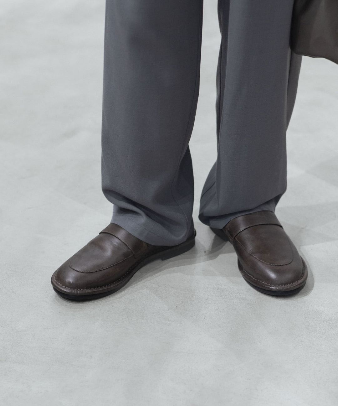 ATTACHMENT アタッチメントのSMOOTH LEATHER LOAFER - BEIGEの公式通販サイトsession福岡セレクトショップ