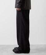 画像をギャラリービューアに読み込む, ATTACHMENT アタッチメントのPE STRETCH TWILL BELTED WIDE FIT TROUSERS - BLACKの公式通販サイトsession福岡セレクトショップ
