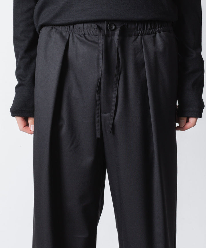 ATTACHMENT アタッチメントのT/W/SI STRETCH GABARDINE 1TUCK EASY TROUSERS - BLACKの公式通販サイトsession福岡セレクトショップ