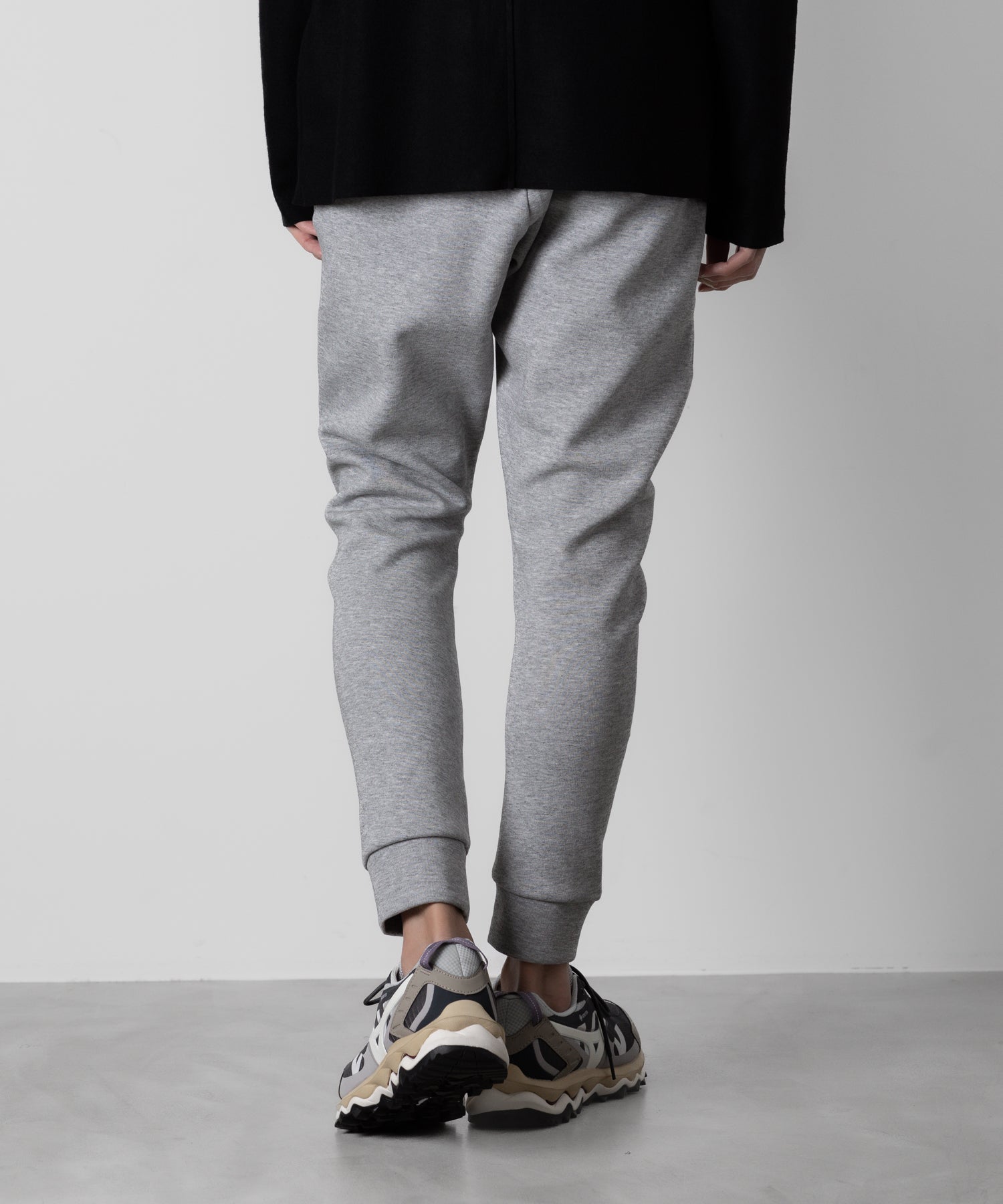 ATTACHMENT アタッチメントのCO/PE DOUBLE KNIT THREE DIMENSIONAL JOGGER PANTS - X.GRAYの公式通販サイトsession福岡セレクトショップ
