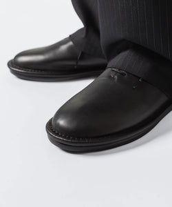 ATTACHMENT /アタッチメント】COW LEATHER BABOUCHE - BLACK | 公式