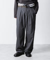 【 ATTACHMENT 】T/W/SI STRETCH GABARDINE FLAP TROUSERS - S.GRAY