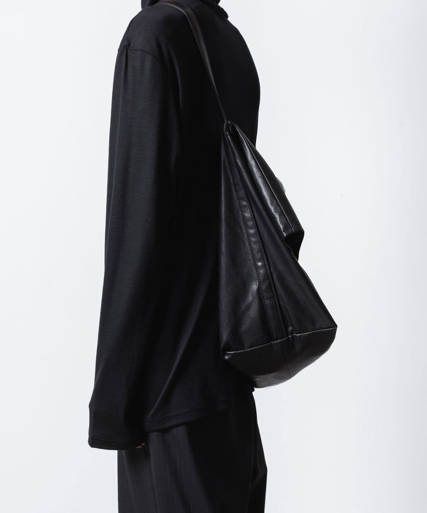 ATTACHMENT アタッチメントのSYNTHETIC LEATHER SHOULDER BAG - BLACKの公式通販サイトsession福岡セレクトショップ