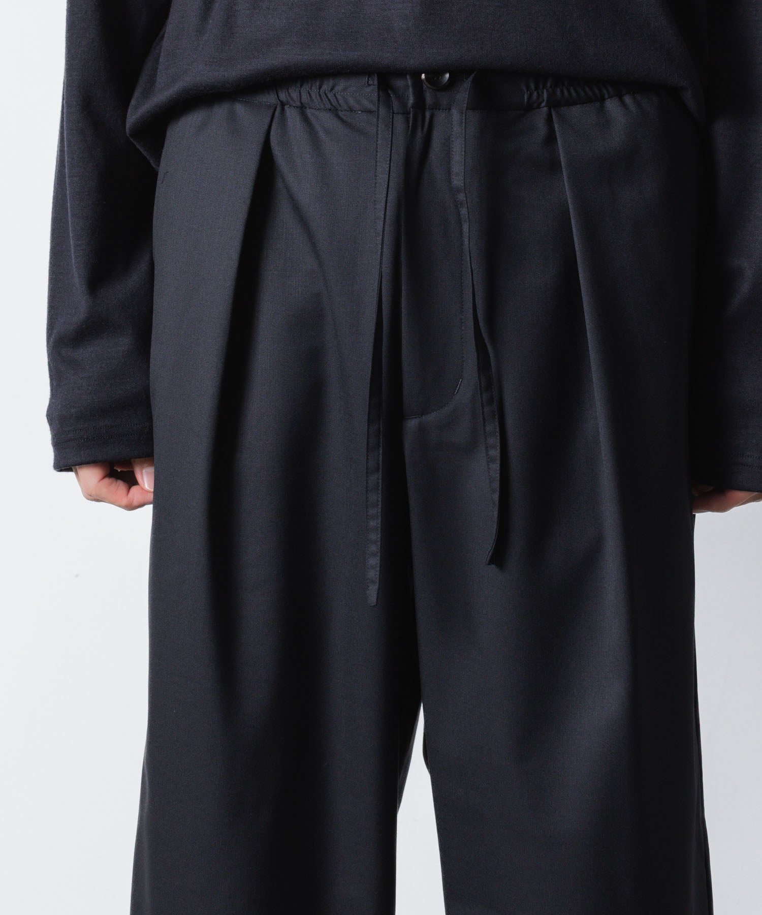 ATTACHMENT アタッチメントのT/W/SI STRETCH GABARDINE 1TUCK EASY TROUSERS - D.NAVYの公式通販サイトsession福岡セレクトショップ