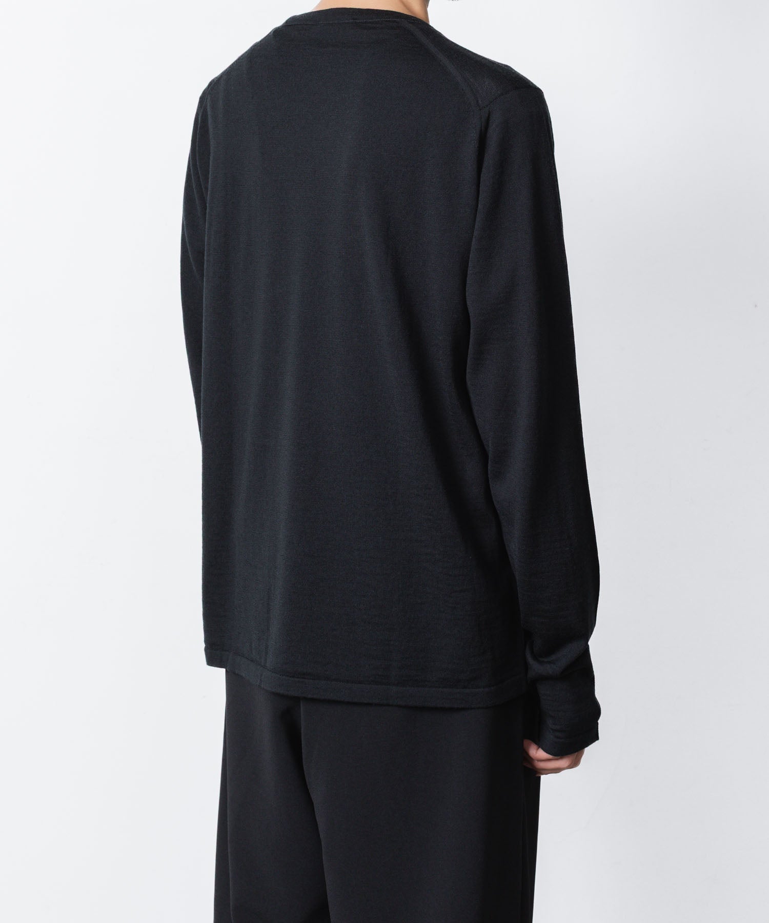 ATTACHMENT アタッチメントの× JOHN SMEDLEY MERINO EXTRAFINE WELTED CREW NECK L/S - BLACKの公式通販サイトsession福岡セレクトショップ