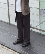 画像をギャラリービューアに読み込む, ATTACHMENT アタッチメントのPE STRETCH DOUBLE CLOTH BELTED STRAIGHT TROUSERS - D.BROWNの公式通販サイトsession福岡セレクトショップ
