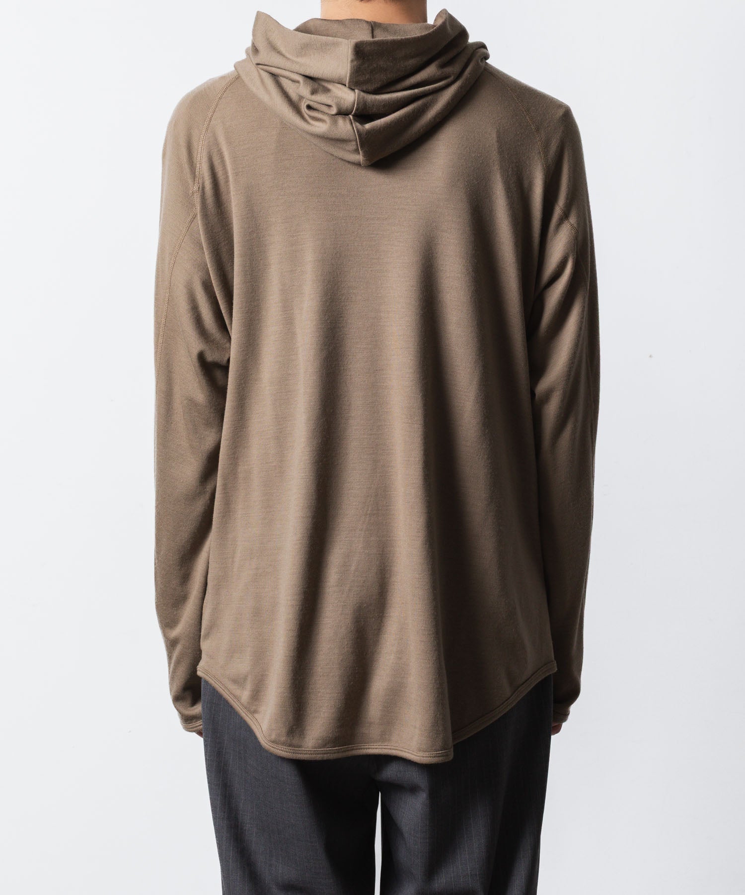 ATTACHMENT アタッチメントの1/60 WOOL SMOOTH HOODED PULLOVER - CAMELの公式通販サイトsession福岡セレクトショップ