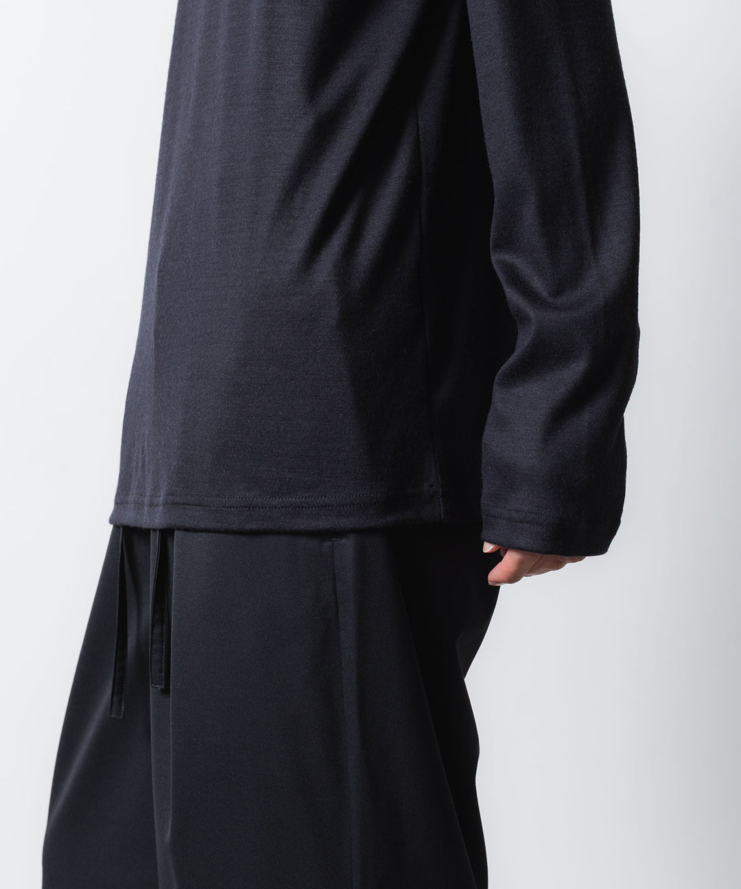 ATTACHMENT アタッチメントの1/60 WOOL SMOOTH HIGH NECK TURTLE L/S TEE - NAVYの公式通販サイトsession福岡セレクトショップ
