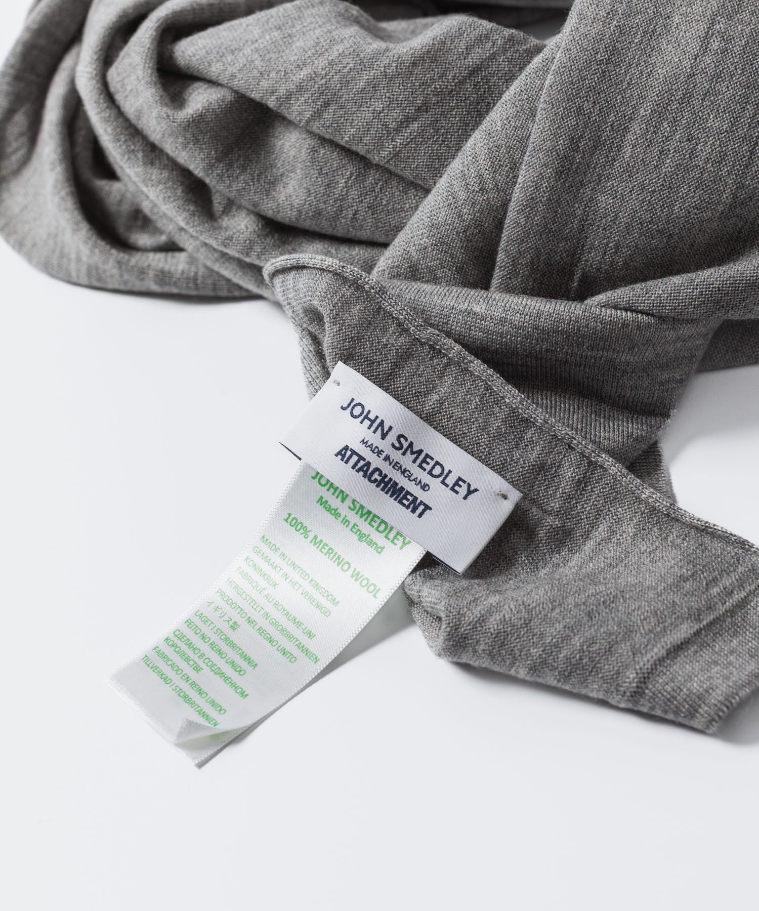 ATTACHMENT アタッチメント × JOHN SMEDLEYの× JOHN SMEDLEY MERINO EXTRAFINE WIDE STOLE - L.GRAYの公式通販サイトsession福岡セレクトショップ