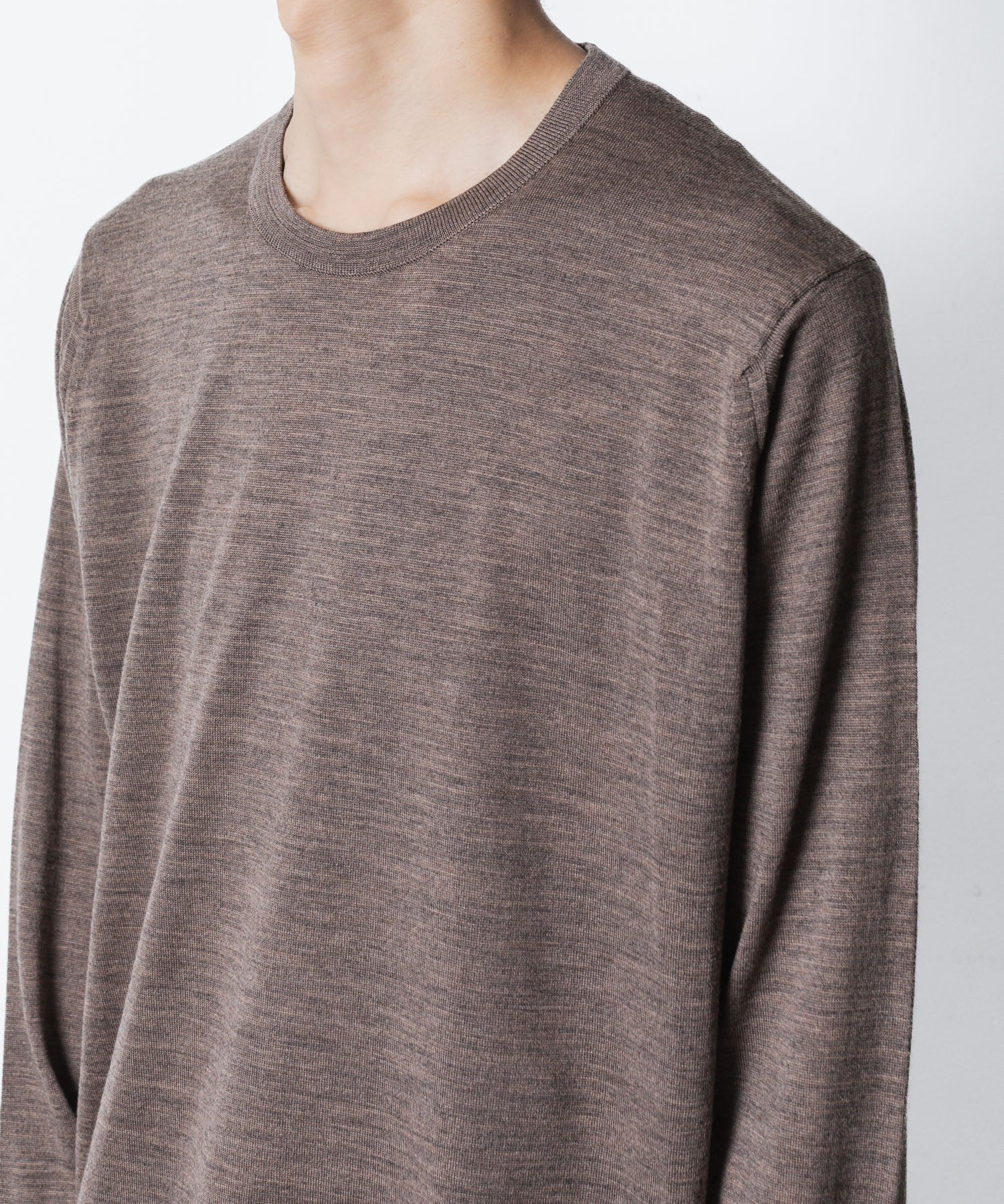 ATTACHMENT アタッチメントの× JOHN SMEDLEY MERINO EXTRAFINE WELTED CREW NECK L/S - D.CAMELの公式通販サイトsession福岡セレクトショップ