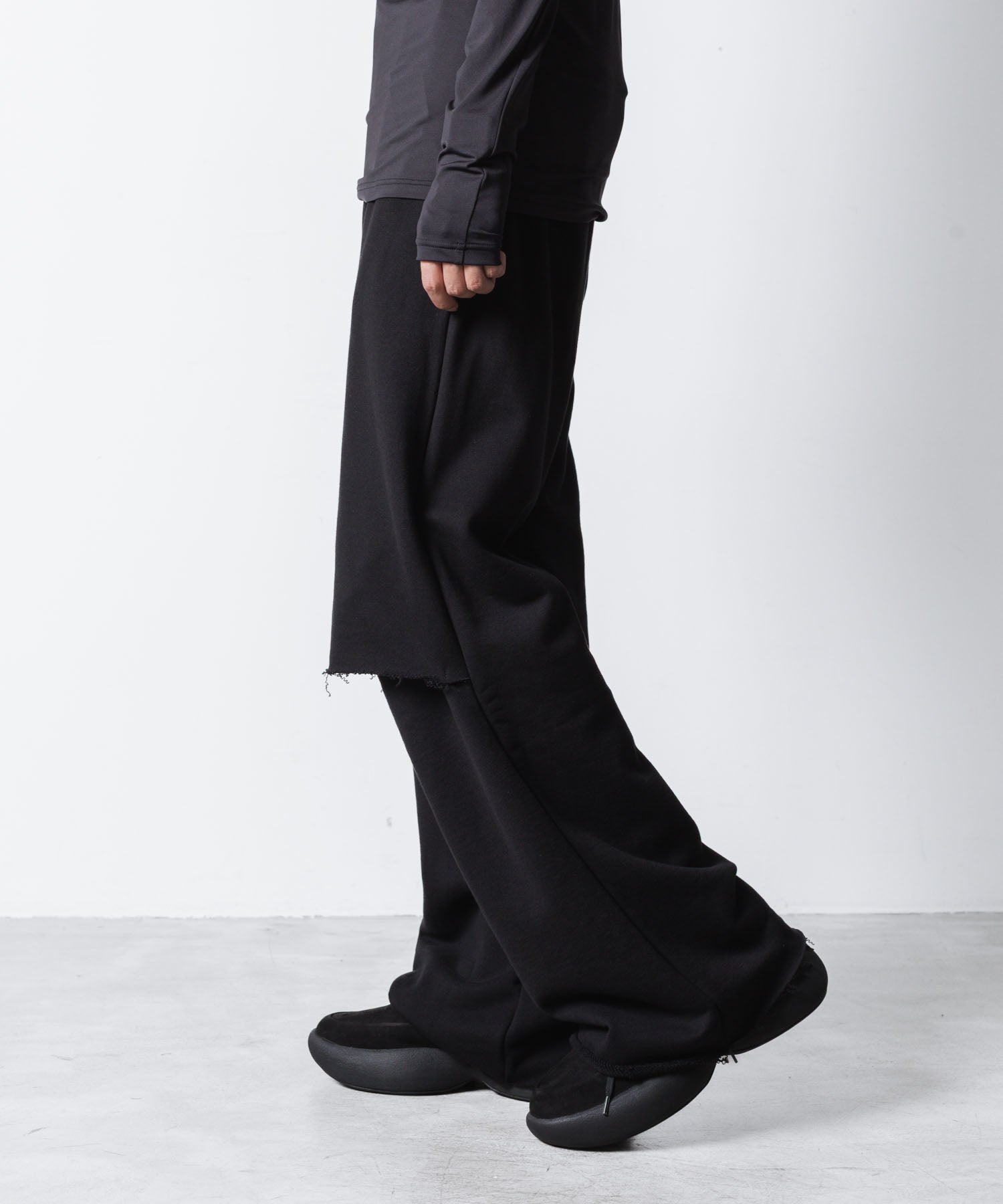 VEIN ヴェインのJUMBERCA TERRY CUT OFF BAGGY TROUSERS - BLACKの公式通販サイトsession福岡セレクトショップ