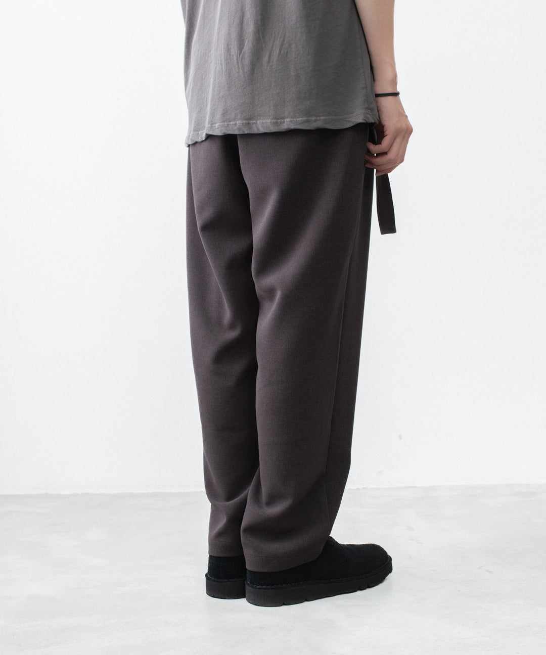 ATTACHMENT アタッチメントのPE STRETCH DOUBLE CLOTH BELTED WIDE TAPERED TROUSERS - D.BROWNの公式通販サイトsession福岡セレクトショップ