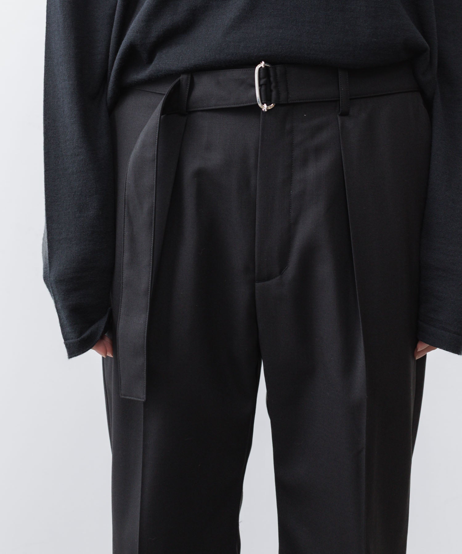 ATTACHMENT / EXCLUSIVE ITEMアタッチメントのWO/PE STRECH GABARDINE BELTED TROUSERS - BLACKの公式通販サイトsession福岡セレクトショップ