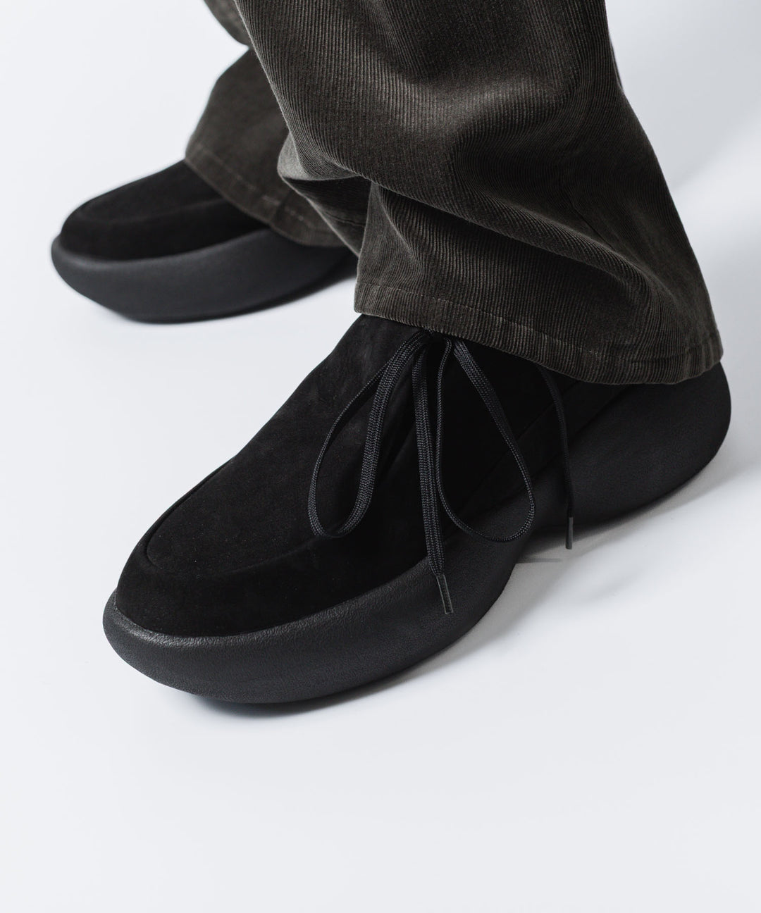 VEIN ヴェインのCOW LEATHER NUBUCK OVAL SOLE  TRAINER - BLACKの公式通販サイトsession福岡セレクトショップ