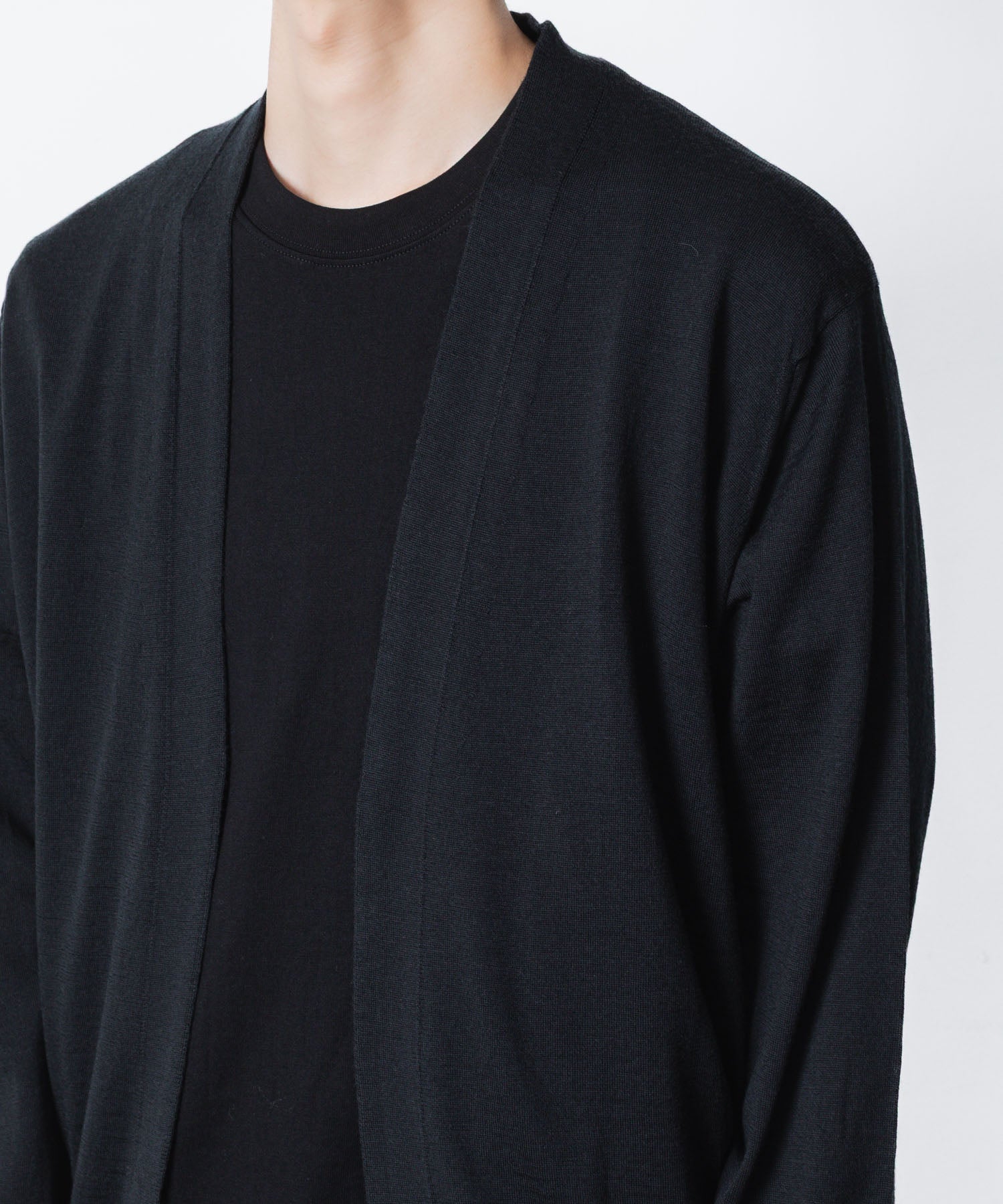 ATTACHMENT アタッチメント × JOHN SMEDLEYの× JOHN SMEDLEY MERINO EXTRAFINE BUTTONLESS V NECK CARDIGAN - BLACKの公式通販サイトsession福岡セレクトショップ