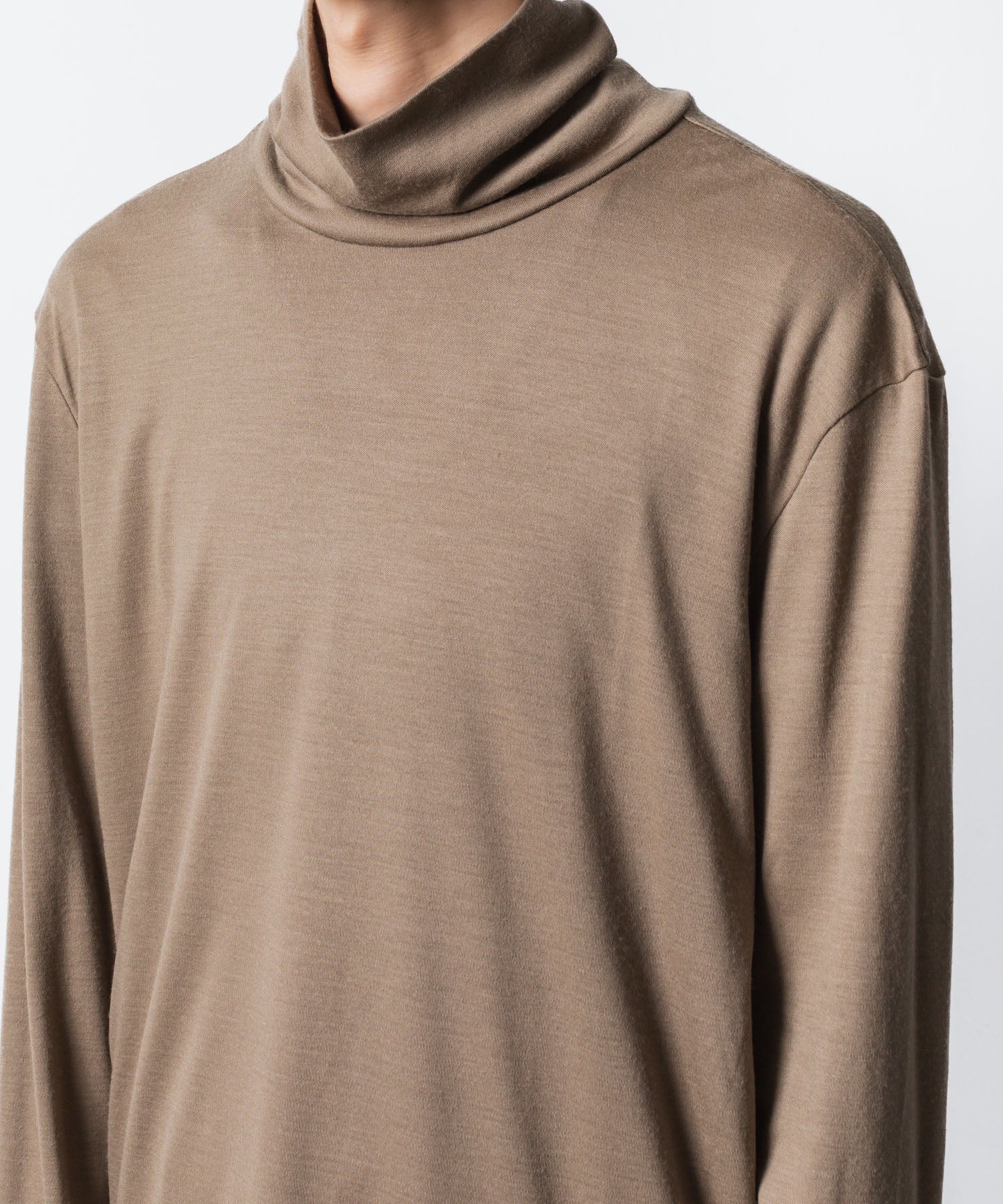 ATTACHMENT アタッチメントの1/60 WOOL SMOOTH HIGH NECK TURTLE L/S TEE - CAMELの公式通販サイトsession福岡セレクトショップ