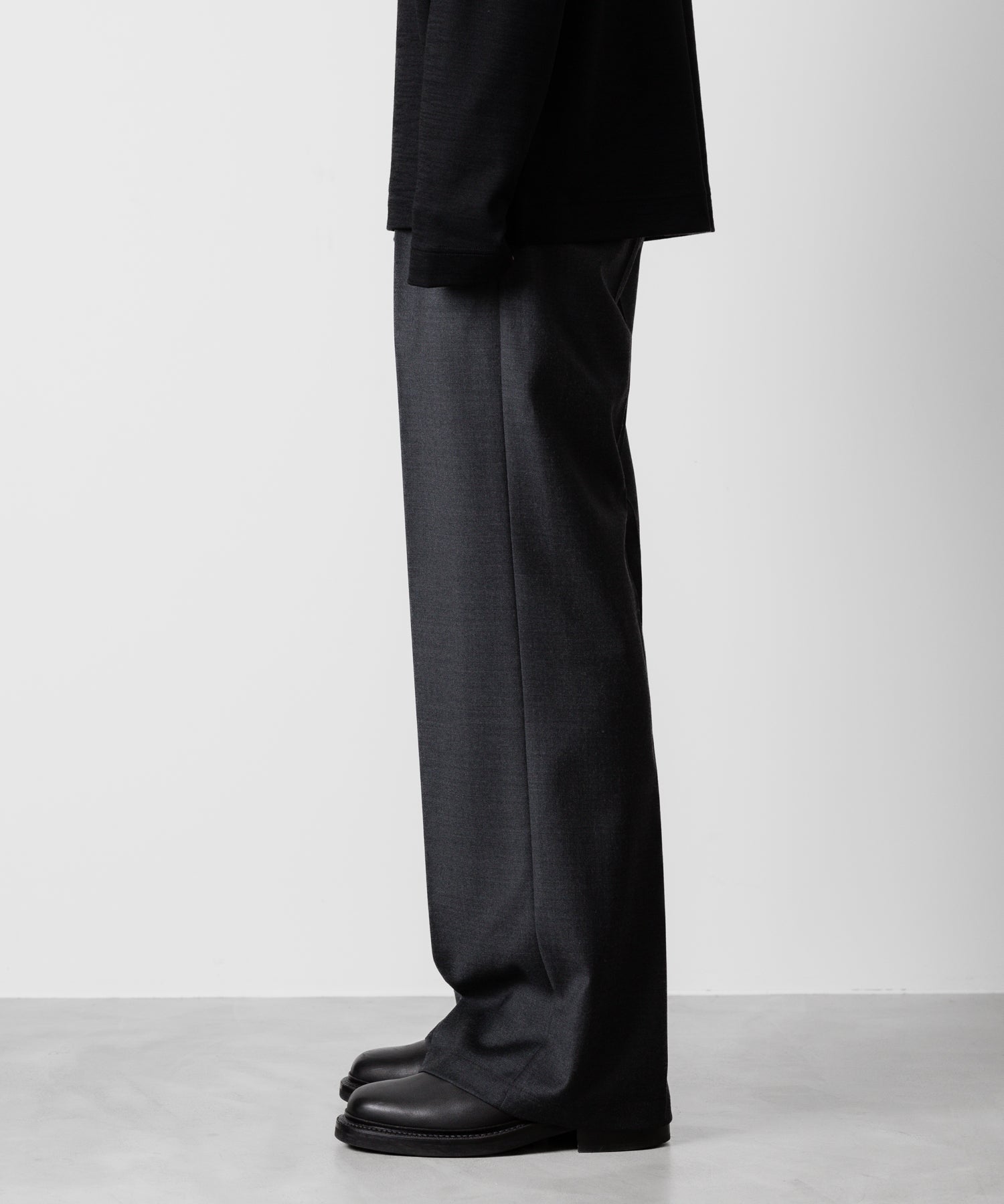 ATTACHMENT アタッチメントのWASHABLE WO/PE STRETCH SAXONY BELTED WIDE TROUSERS - D.GRAY 公式通販サイトsession福岡セレクトショップ