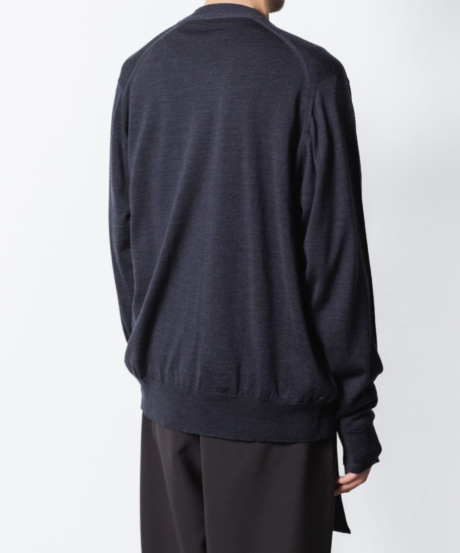 ATTACHMENT アタッチメント × JOHN SMEDLEYの× JOHN SMEDLEY MERINO EXTRAFINE BUTTONLESS V NECK CARDIGAN - D.NAVYの公式通販サイトsession福岡セレクトショップ