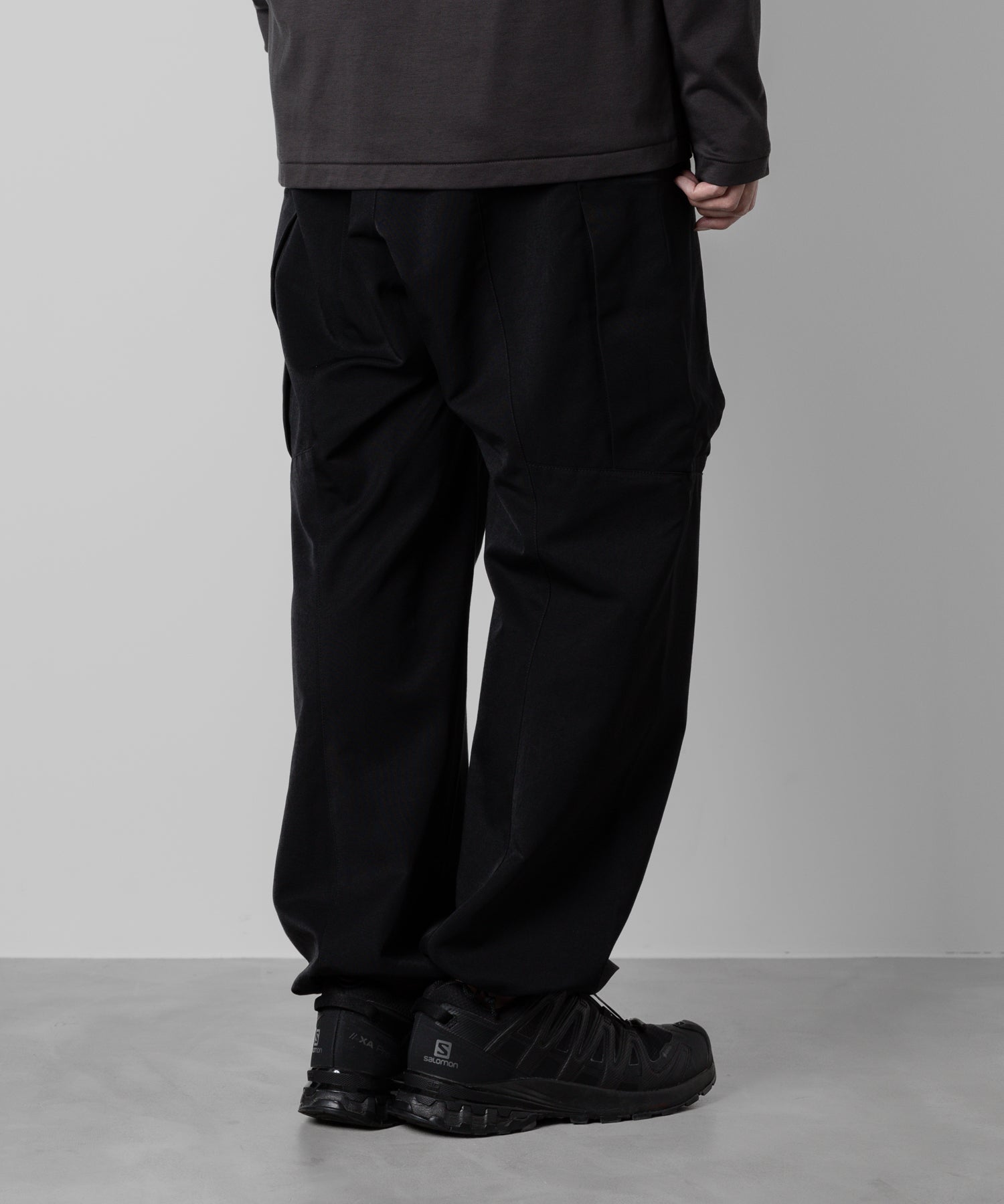 【ATTACHMENT】ATTACHMENT アタッチメントのNY/CO TWILL WIDE CARGO TROUSERS - BLACK 公式通販サイトsession福岡セレクトショップ