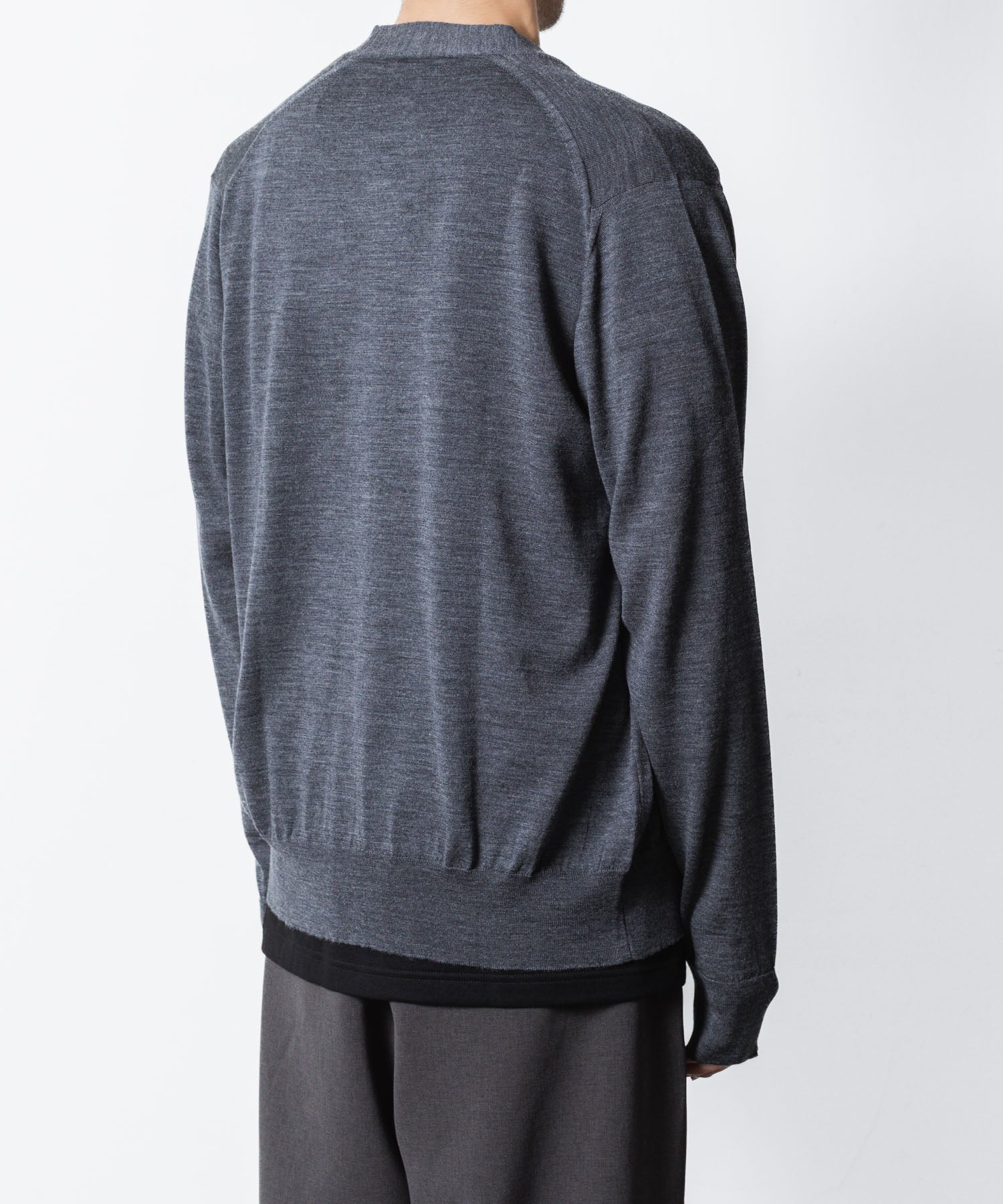 ATTACHMENT アタッチメント × JOHN SMEDLEYの× JOHN SMEDLEY MERINO EXTRAFINE BUTTONLESS V NECK CARDIGAN - D.GRAYの公式通販サイトsession福岡セレクトショップ