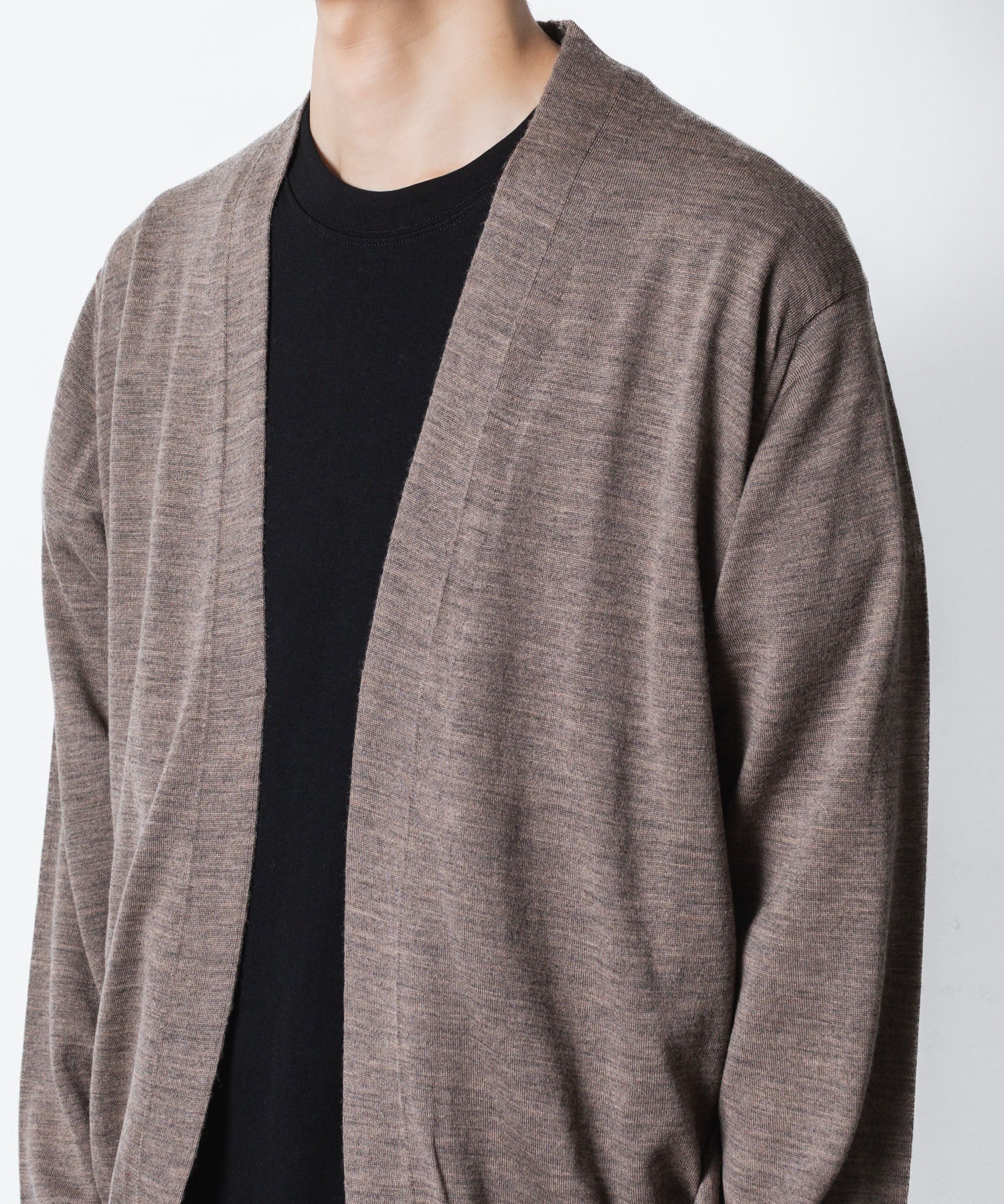 ATTACHMENT アタッチメント × JOHN SMEDLEYの× JOHN SMEDLEY MERINO EXTRAFINE BUTTONLESS V NECK CARDIGAN - D.CAMELの公式通販サイトsession福岡セレクトショップ