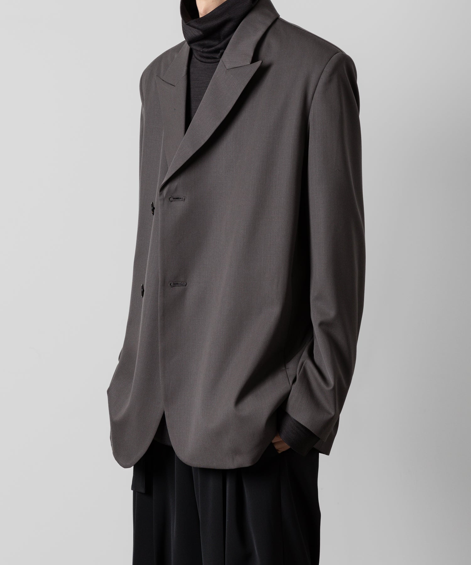 ATTACHMENT アタッチメントのWO GABARDINE PEAK LAPEL JACKET - D.GRAY の公式通販サイトsession福岡セレクトショップ