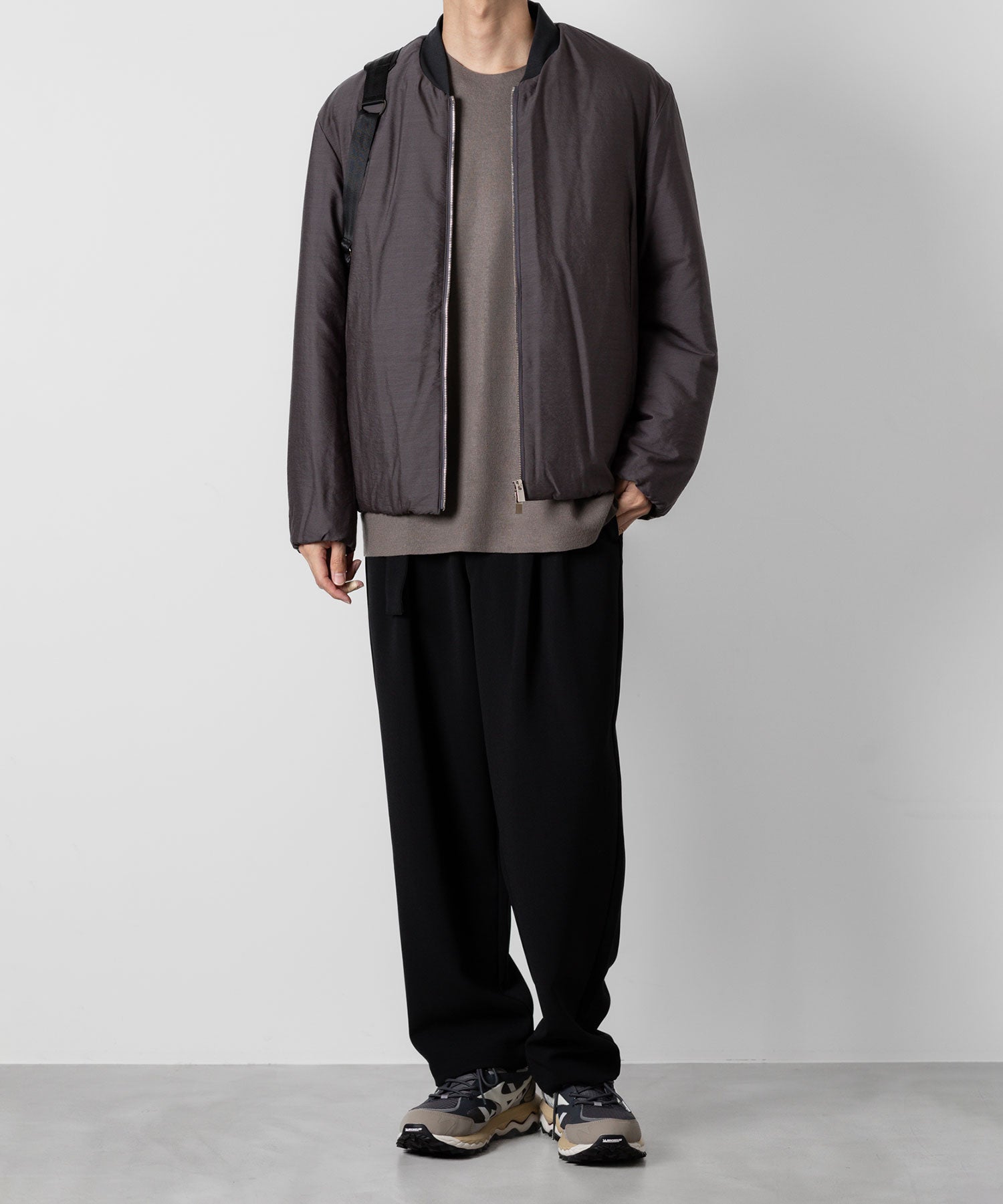 ATTACHMENT アタッチメントのPE STRETCH DOUBLE CLOTH BELTED TAPERED FIT TROUSERS - BLACK 公式通販サイトsession福岡セレクトショップ