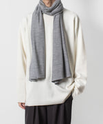 画像をギャラリービューアに読み込む, ATTACHMENT アタッチメント × JOHN SMEDLEYの× JOHN SMEDLEY MERINO EXTRAFINE WIDE STOLE - L.GRAYの公式通販サイトsession福岡セレクトショップ
