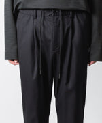 画像をギャラリービューアに読み込む, ATTACHMENT アタッチメントのT/W/SI STRETCH GABARDINE REGULAR FIT EASY TROUSERS - BLACKの公式通販サイトsession福岡セレクトショップ
