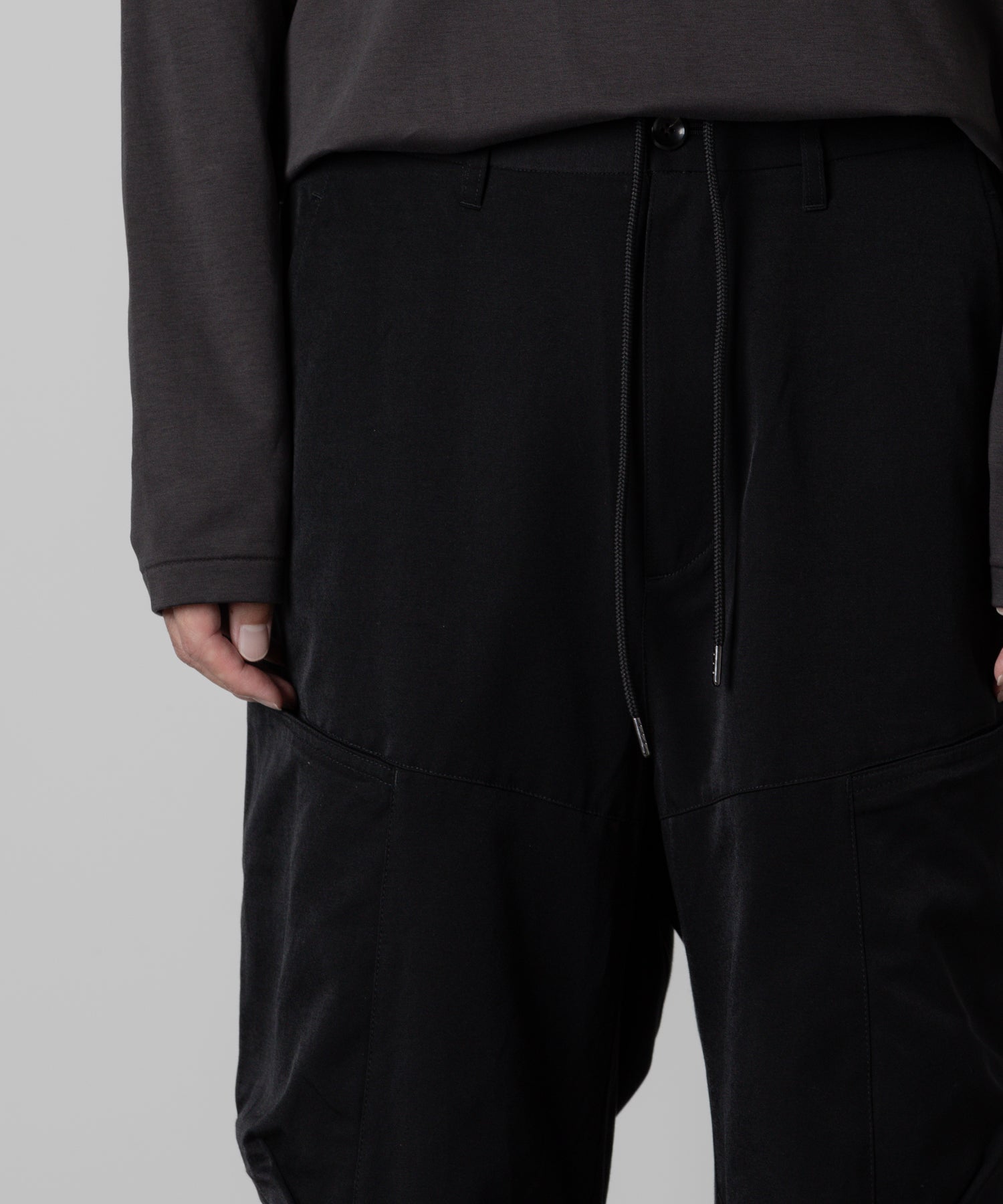 【ATTACHMENT】ATTACHMENT アタッチメントのNY/CO TWILL WIDE CARGO TROUSERS - BLACK 公式通販サイトsession福岡セレクトショップ