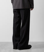 画像をギャラリービューアに読み込む, ATTACHMENT アタッチメントのPE STRETCH TWILL BELTED WIDE FIT TROUSERS - BLACKの公式通販サイトsession福岡セレクトショップ
