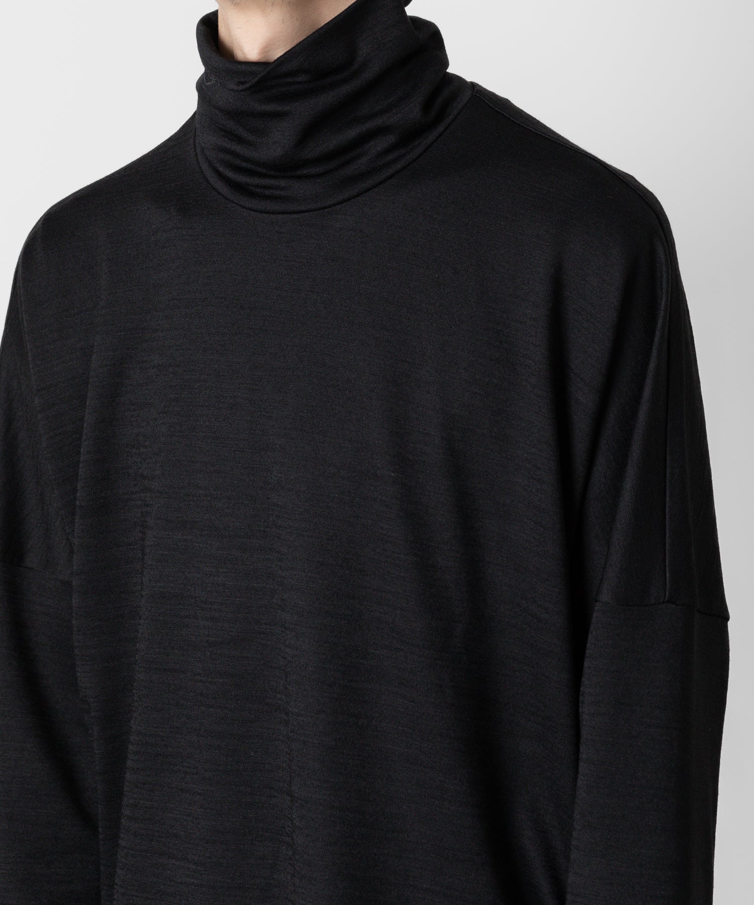 ATTACHMENT アタッチメントのWO/NY SMOOTH OVERSIZED HIGHNECK L/S TEE - BLACK 公式通販サイトsession福岡セレクトショップ