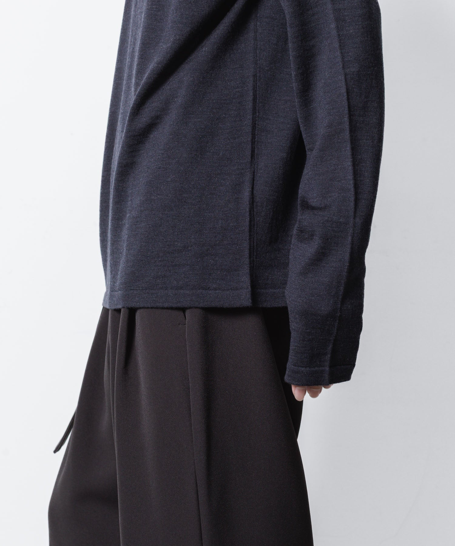 ATTACHMENT アタッチメントの× JOHN SMEDLEY MERINO EXTRAFINE WELTED CREW NECK L/S - D.NAVYの公式通販サイトsession福岡セレクトショップ