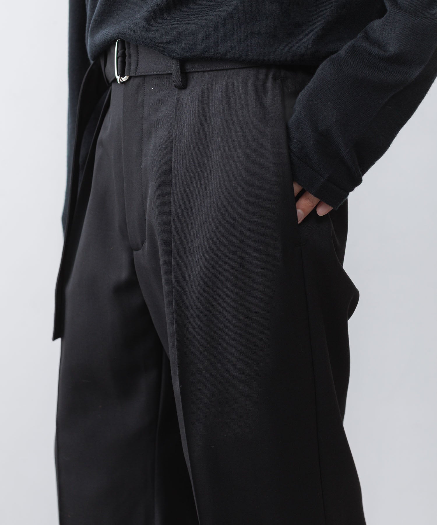 ATTACHMENT / EXCLUSIVE ITEMアタッチメントのWO/PE STRECH GABARDINE BELTED TROUSERS - BLACKの公式通販サイトsession福岡セレクトショップ