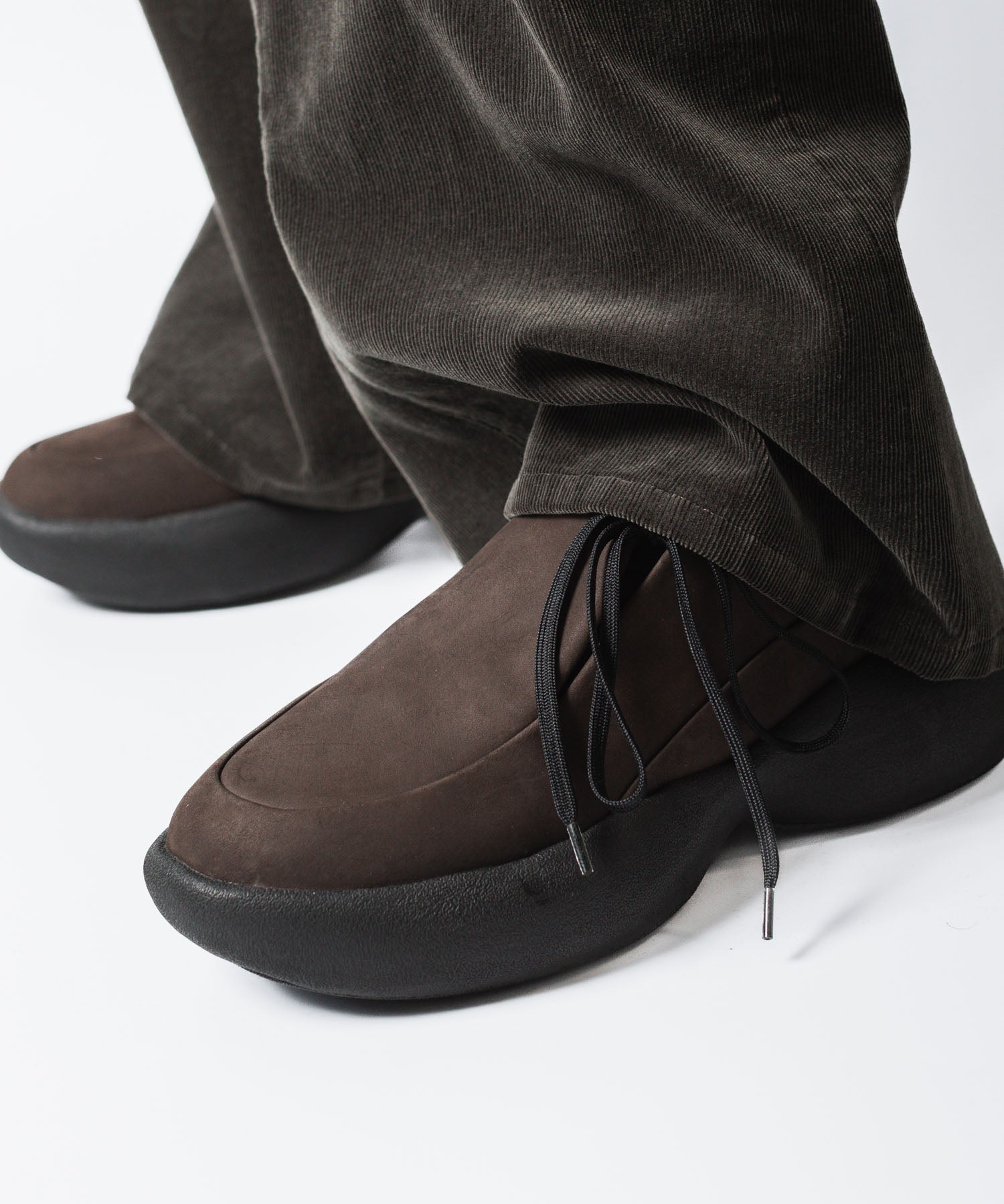 VEIN ヴェインのCOW LEATHER NUBUCK OVAL SOLE  TRAINER - BROWNの公式通販サイトsession福岡セレクトショップ